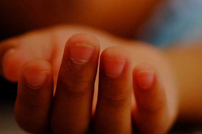 පියාගේ පිහි පහරකින් දරුවකුට තුවාල