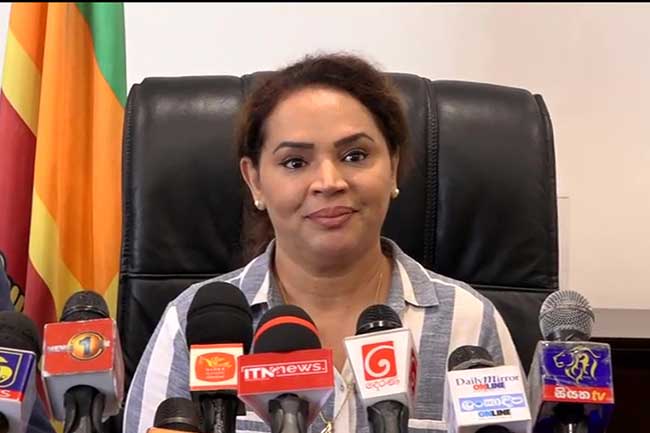 ඩයනා ගුවන්තොටුපොළ නිලධාරීන් ගැන කලකිරීමෙන්