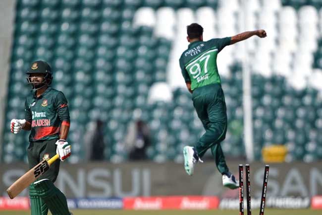 පාකිස්තානයට ලකුණු 194ක ඉලක්කයක්