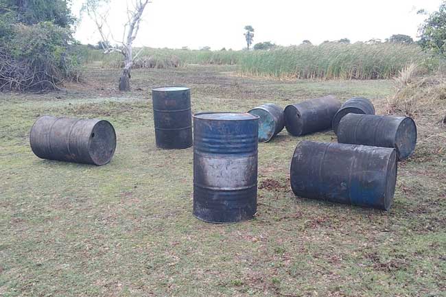 වැටලීමක් අතරතුර පොලිස් නිලධාරියෙක් අතුරුදන්