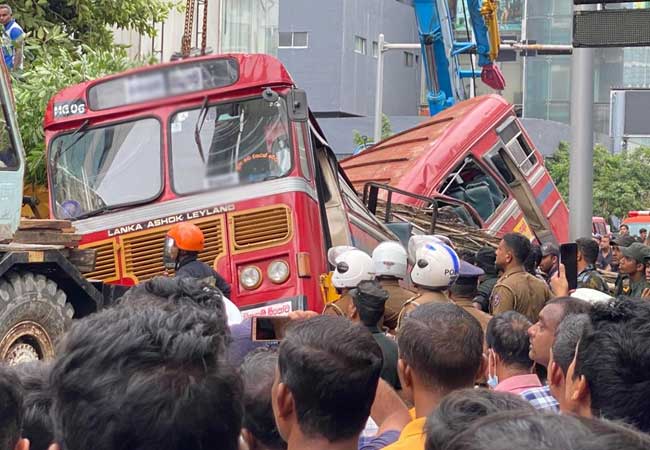 කොල්ලුපිටියේ බස් අනතුරෙන් 5ක් මරුට