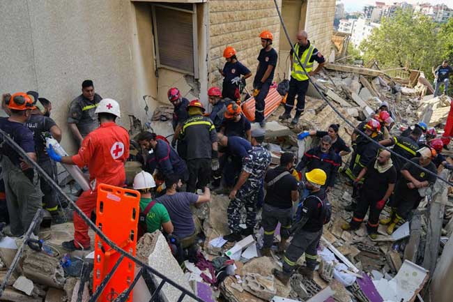 ගොඩනැගිල්ලක් කඩා වැටී සිරවූ කාන්තාවගේ අනන්‍යතාවය හෙළිවෙයි