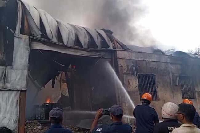 ජාඇල කර්මාන්ත කලාපයේ ගින්නක්