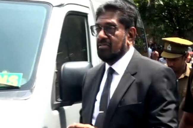 අත්අඩංගුවට ගැනීමට එරෙහිව කෙහෙළියගෙන් පෙත්සමක්