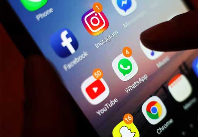 Facebook Instagram සහ  Messenger බිඳ වැටේ