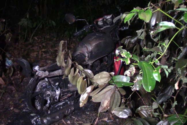 ගිනිතැබූ යතුරුපැදියක් හමුවෙයි