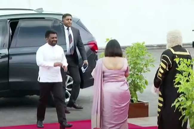 ජනපති පාර්ලිමේන්තුවට පැමිණෙයි