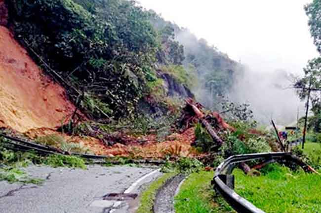 උඩරට මාර්ගයේ දුම්රිය ගමනාගමනයට බාධා