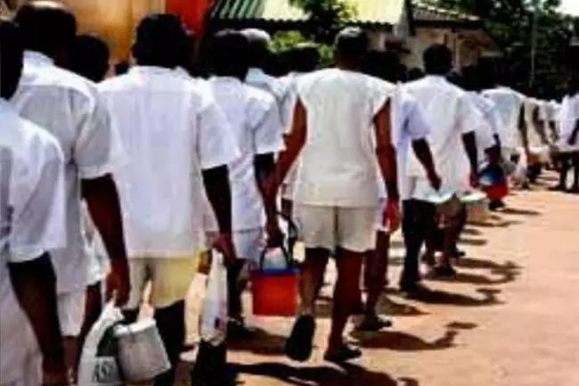 මාතර සිටි රැඳවියන් පිරිසක් අඟුණුකොළපැලැස්සට