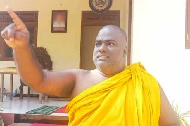 රාජාංගණයේ සද්ධාරතන හිමිව සංඝභාවයෙන් නෙරපයි