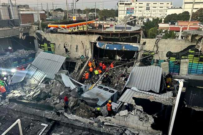 රාත්‍රි සමාජ ශාලාවක වහල කඩා වැටී පුද්ගලයින් 79ක් මරුට