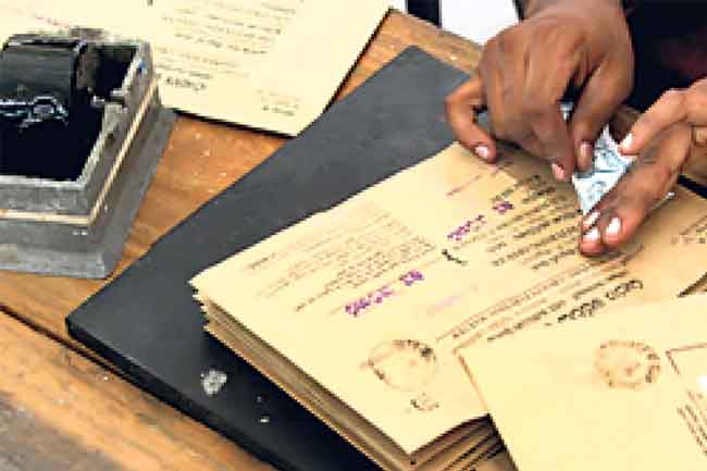 නිල ඡන්ද දැන්වීම් පත්‍රිකා අද තැපෑල වෙත