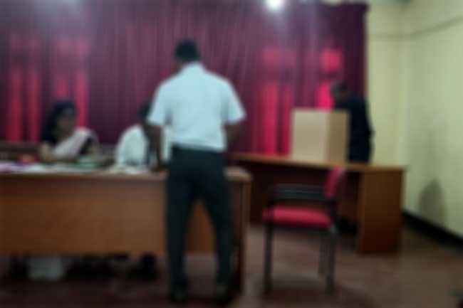 තැපැල් ඡන්ද හිමියන්ට මැතිවරණ කොමිසමෙන් දැනුම්දීමක්