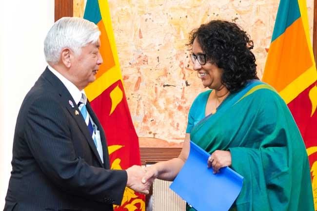 අගමැතිනිය සහ ජපාන ආරක්ෂක ඇමති අතර හමුවක්