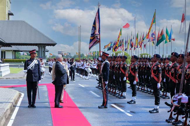 ජපාන ආරක්‍ෂක ඇමති මෙරට ආරක්‍ෂක මූලස්ථාන සංකීර්ණයට යයි