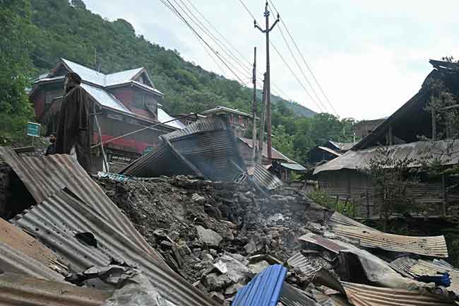 පාකිස්තානය ඉන්දියාවට ප්‍රතිප්‍රහාර එල්ලකරයි
