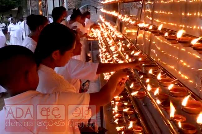 වෙසක් පුර පසළොස්වක පොහොය අදයි