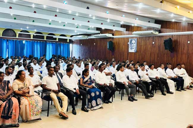 පුටුවේ නාගරික මන්ත්‍රිවරුන් දිවුරුම් දෙයි