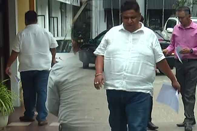 චාමරගෙන් අල්ලස් කොමිසමට පැමිණිල්ලක්