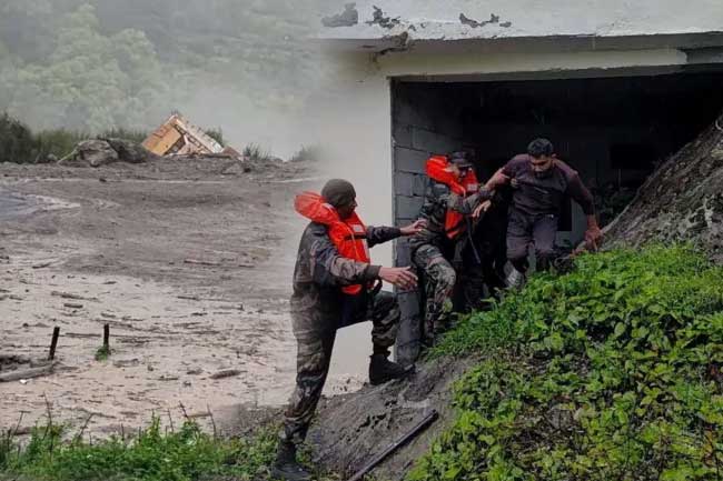 ඉන්දියාවේ ජල ගැලීම්වලින් 100කට අධික පිරිසක් අතුරුදන්