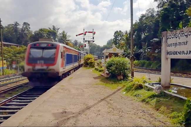පේරාදෙණිය සහ මහනුවර අතර දුම්රිය ධාවනය සීමා කිරීමක්