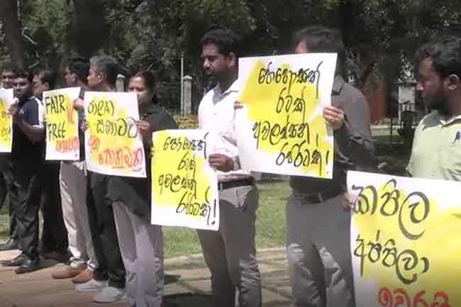 රජරට ආචාර්යවරුගේ වෘත්තිය ක්රියාමාර්ගය තීව්ර වෙයි රජරට ආචාර්යවරුගේ වෘත්තිය ක්රියාමාර්ගය තීව්ර වෙයි