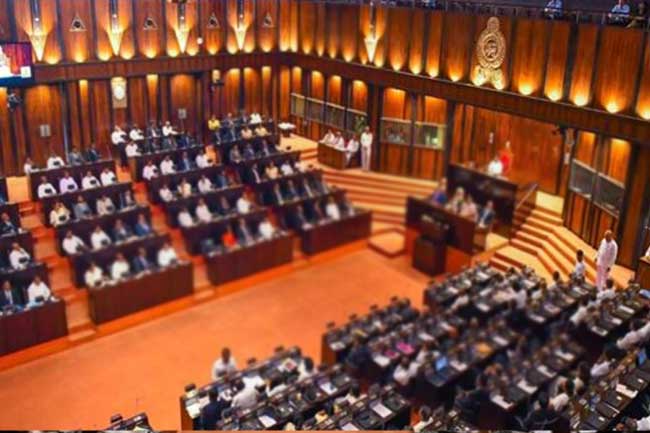 මන්ත්‍රීවරු 20ක් ගිනිඅවි ඉල්ලති