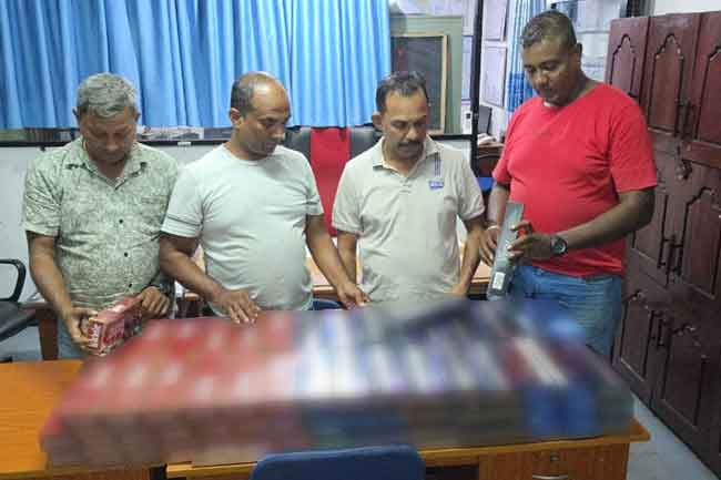 තීරුබදු රහිතව ගෙන්වන ලද දුම්වැටි තොගයක් පොලිස් භාරයට