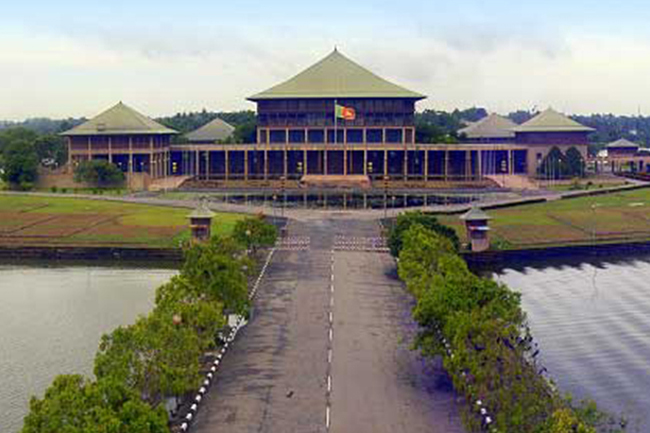 පාර්ලිමේන්තු සේවකයින් වෘත්තීය සමිති ක්‍රියාමාර්ගයකට සැරසෙයි ?