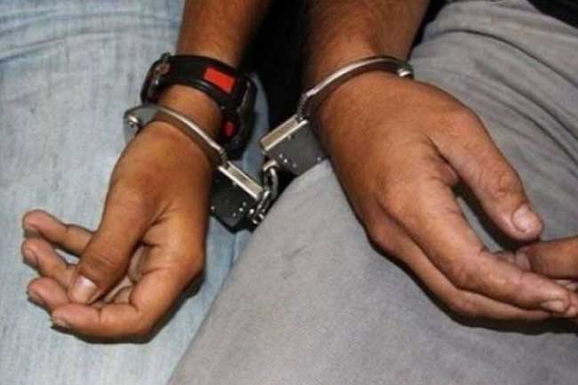 හිටපු උසස් රාජ්‍ය නිලධාරීන් දෙදෙනෙකු දූෂණ චෝදනා මත අත්අඩංගුවට