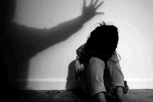 සිසුවියකට අතවර කළ සරසවි ආචාර්යවරයා ගැන පරීක්ෂණයක්