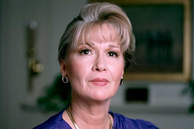 තෙවරක්ම ඔස්කා සම්මානයට නිර්දේශ වූ ඩයන් ලෑඩ් දිවියෙන් සමුගනී