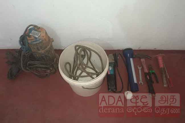 නිදන් හැරීමට ගිය 8ක් රිදීමාලියද්දේ දී අත්අඩංගුවට