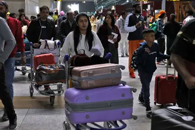 නවදිල්ලි ගුවන්තොටුපොළේ ගුවන් ගමන් ප්‍රමාදයක්