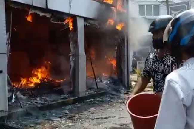 අම්බලන්ගොඩ නගරයේ වෙළෙඳසැල් පෙළක ගින්නක්