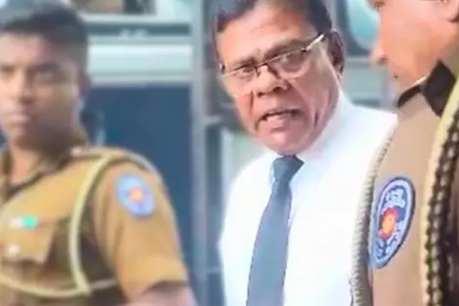 නීතිඥ වන්නිනායක ඉදිරිපත් කළ පෙත්සම යළි කැඳවීමට දින දෙයි