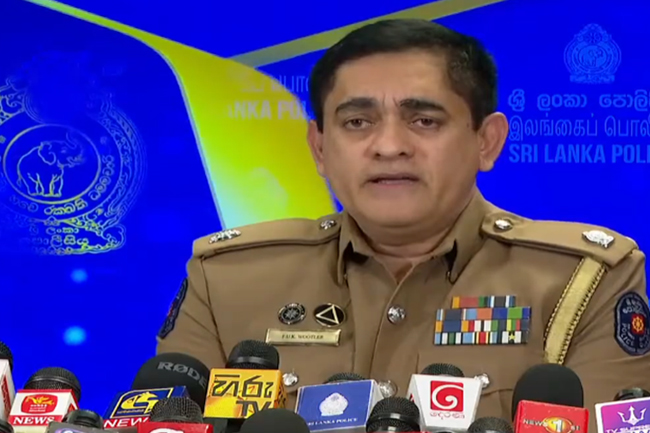 විනෝද චාරිකා ගිය පසු ඉන්නා තැන පෙන්වමින් Selfie දාන්න එපා - පොලීසිය