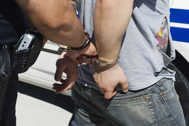 විදෙස් කතගේ මුදල් සොරාගත් සැකකරු අත්අඩංගුවට