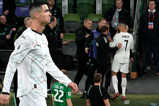 සුපිරි පාපන්දු ක්‍රීඩක රොනාල්ඩෝට  පළමු වතාවට රතු කාඩ්පතක්