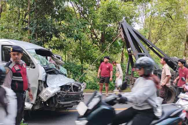 ඉන්දුනීසියාවේ දී සිදු වූ අනතුරකින්  චීන සංචාරකයින් 05ක් මරුට