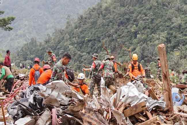 ඉන්දුනීසියාවේ ජාවා දූපතේ නායයෑමක්