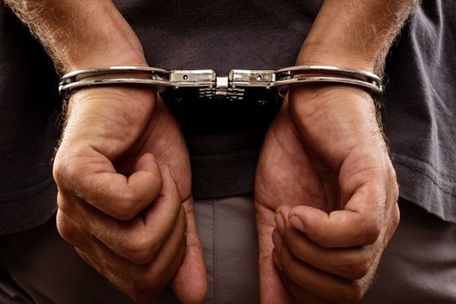 ගිනිඅවියක් සමග පුද්ගලයෙකු අත්අඩංගුවට