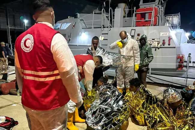 සංක්‍රමණිකයින් රැගත් යාත්‍රා 2ක් මධ්‍යධරණී මුහුදේදී පෙරළී 4ක් මරුට