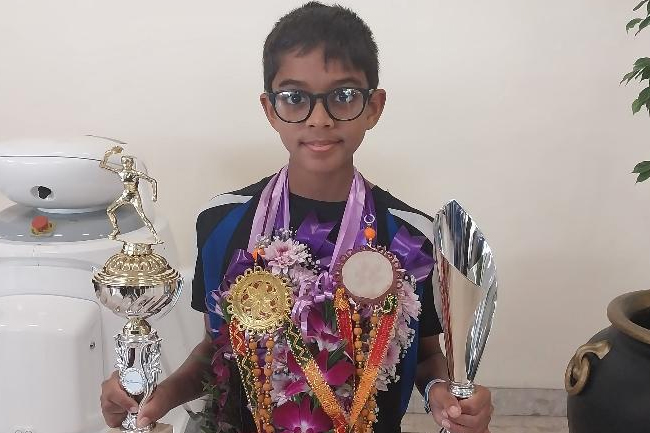 ශ්‍රී ලංකාව ඉහළට ඔසවා තැබූ  තාවි සමරවීර දිවයිනට