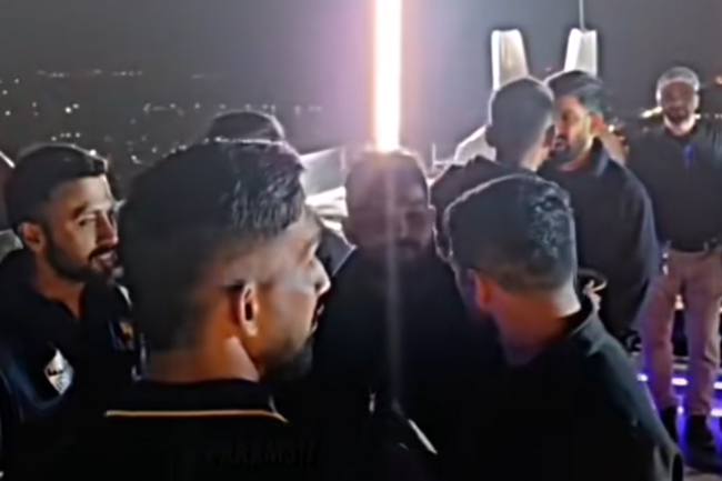 පාකිස්තාන ක්‍රිකට් නායක අෆ්රිඩිගෙන් භෝජන සංග්‍රහයක්