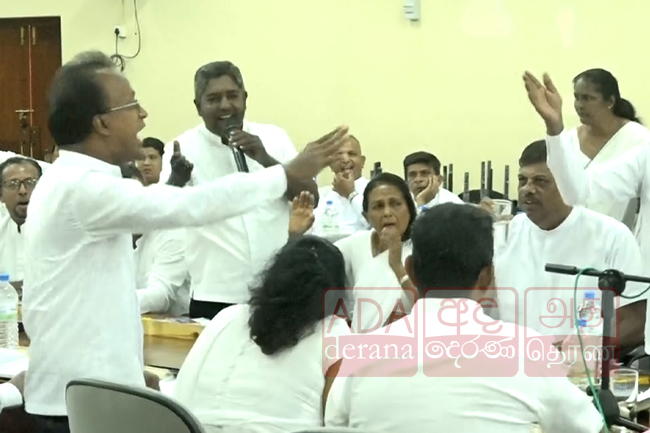 පානදුර ප්‍රාදේශීය සභාව උණුසුම් වෙයි