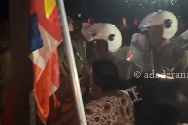 ත්‍රිකුණාමලයේ බුදු පිළිමයක් පොලීසියෙන්  ඉවත් කිරීමේදී උණුසුම් තත්ත්වයක්