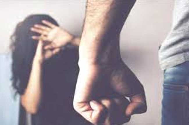 වසරක් තුළ කාන්තා හිංසන පැමිණිලි 2,183ක්