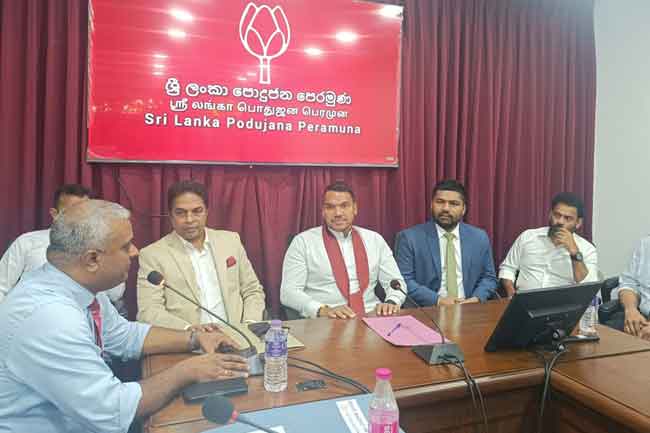 අයවැය සැලසුම් කිරීමේදී රජය වෘත්තිකයින් නොසලකා හැර ඇතැයි නාමල්ගෙන් චෝදනා