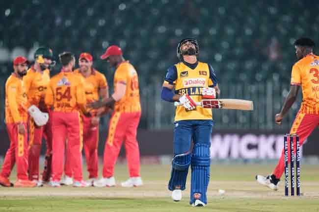 සිම්බාබ්වේ හමුවේ ශ්‍රී ලංකාවට දරුණු පරාජයක්